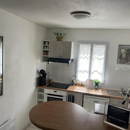 Maison Agreable Pour 6 A 5 Mm De *
